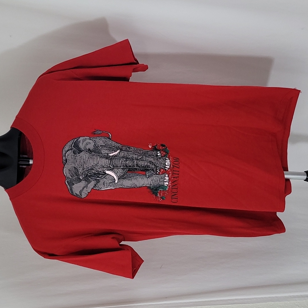 vintage Cincinatti Zoo Elephant front and back Jerzees red t-shirt L